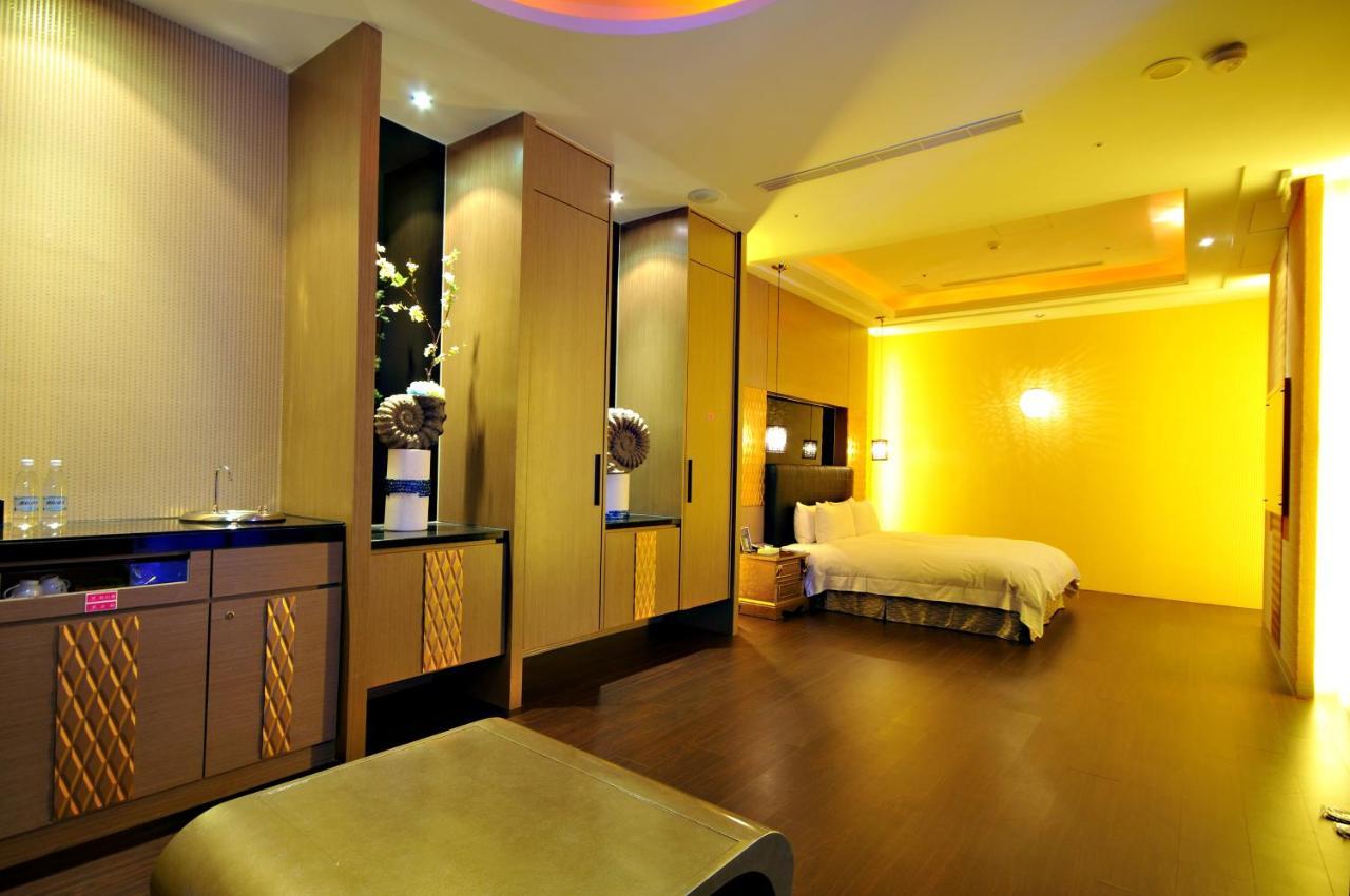 Dubai Motel Yilan Exterior foto