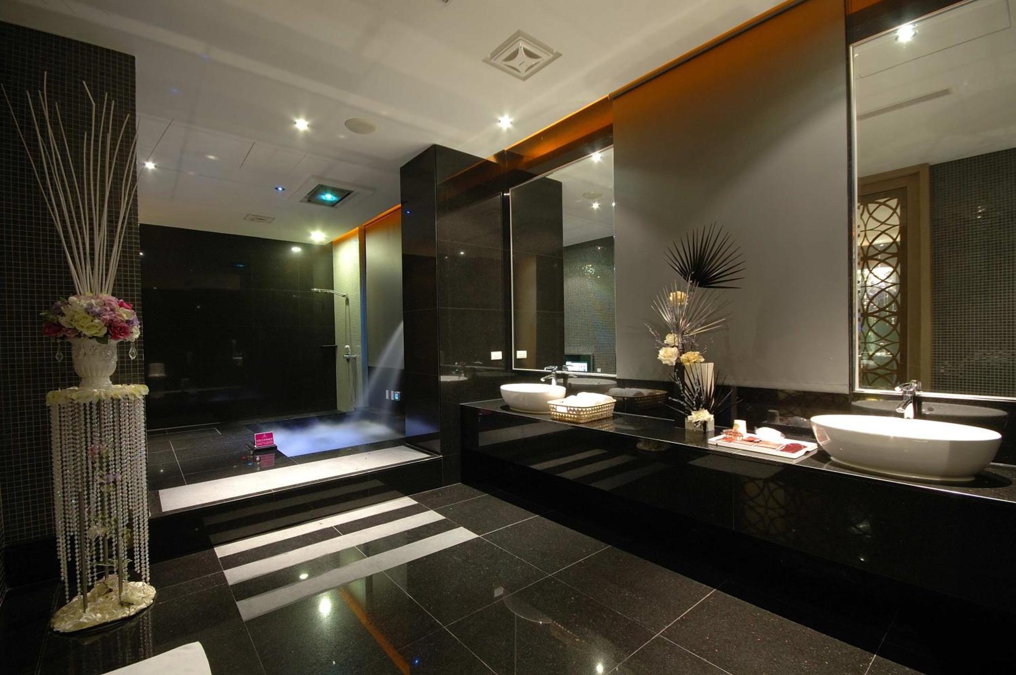 Dubai Motel Yilan Exterior foto