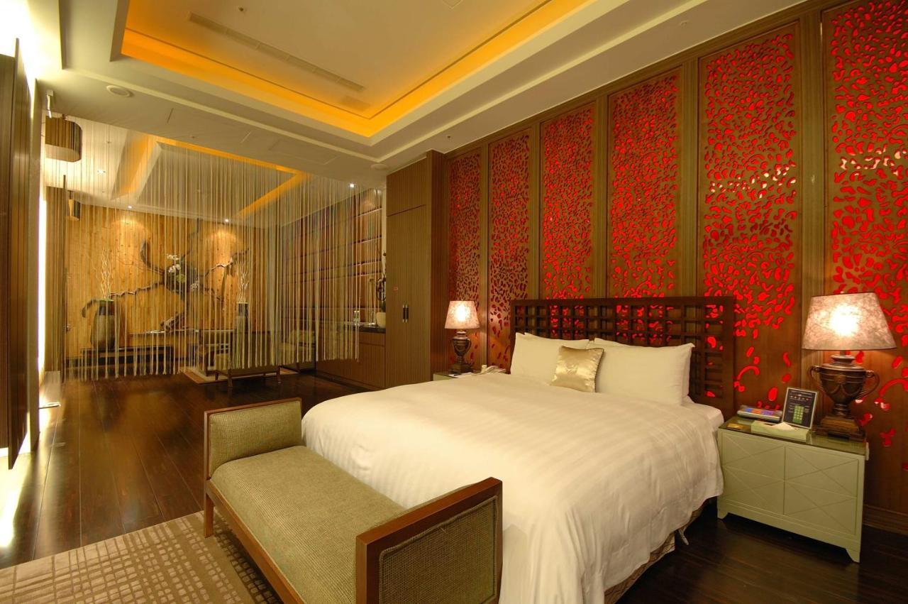 Dubai Motel Yilan Exterior foto